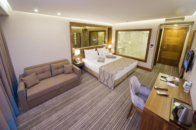 Quadruple Room image 4