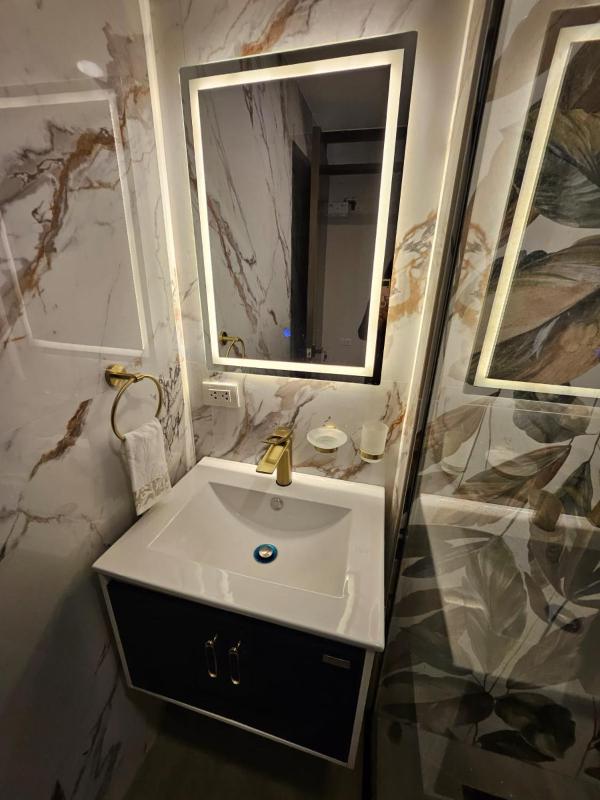 Departamento exclusivo en Cusco con jacuzzi privado y diseño moderno - image 12