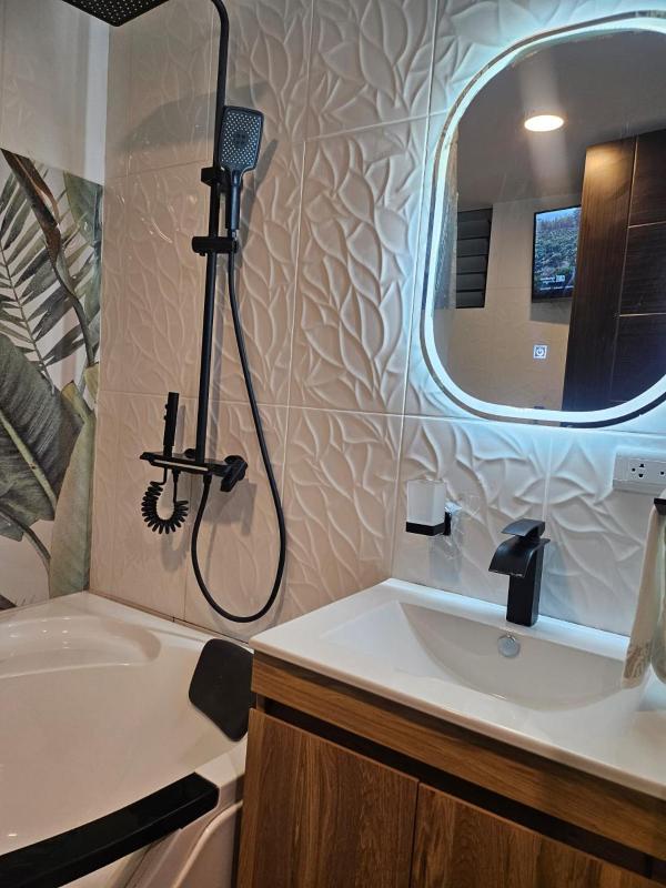 Departamento exclusivo en Cusco con jacuzzi privado y diseño moderno - image 14