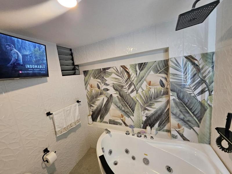 Departamento exclusivo en Cusco con jacuzzi privado y diseño moderno - image 3