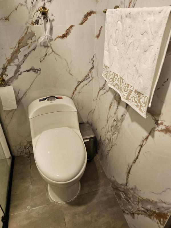 Departamento exclusivo en Cusco con jacuzzi privado y diseño moderno - image 7