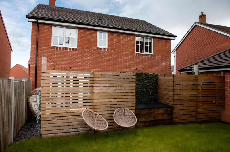 Spacious and Stylish House in Prime Location with HotTub - image 14