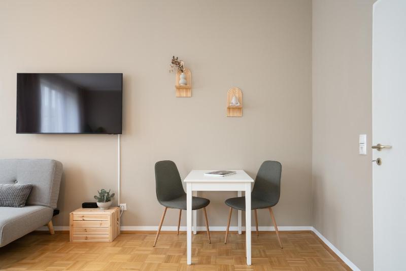 Boho Living Altstadt Suites - Free Parking by HERO HOMES Graz - image 4