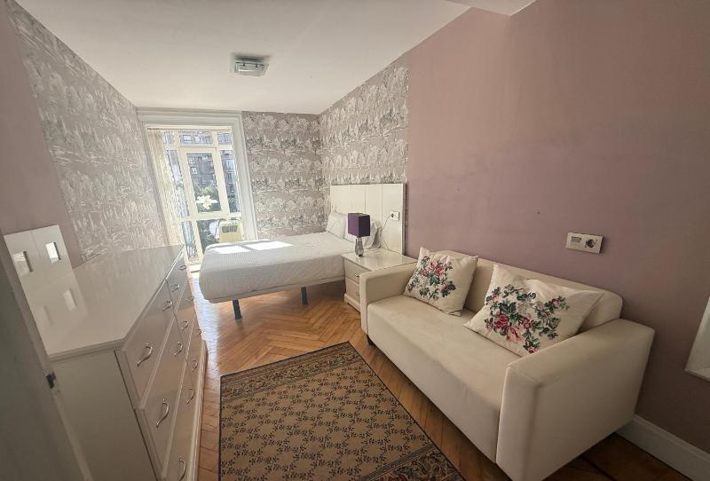 Apartamento en el centro de Santander en la plaza Juan Carlos I - image 18