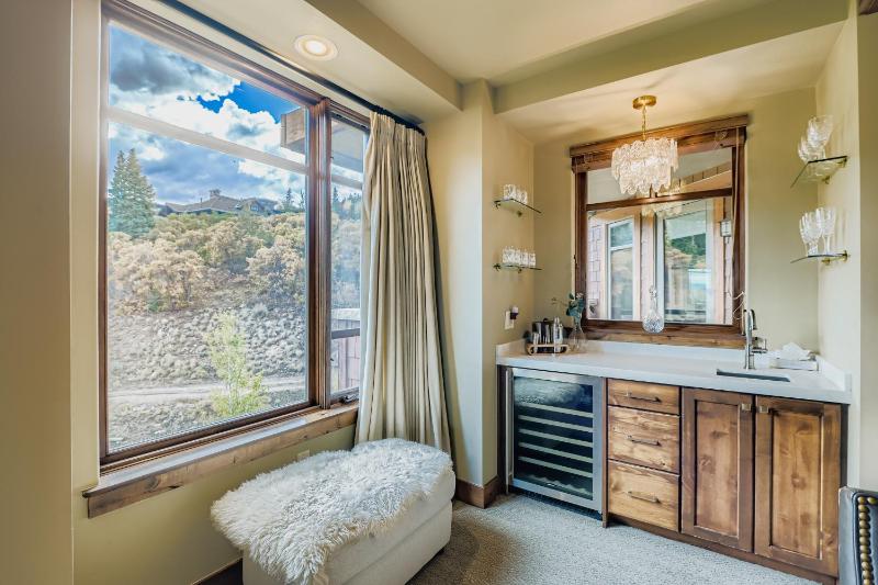 Park City Lux Dream Ski-In Out at Canyons Village! 521H by SkyRun Park City - image 32