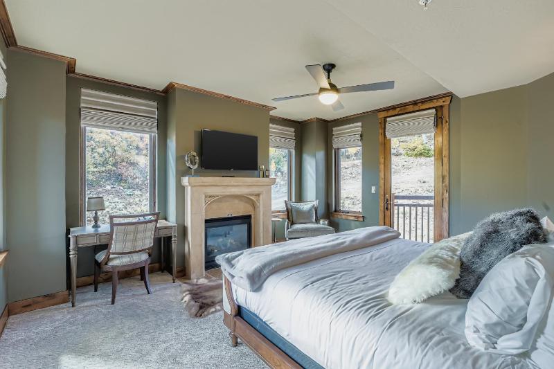 Park City Lux Dream Ski-In Out at Canyons Village! 521H by SkyRun Park City - image 22