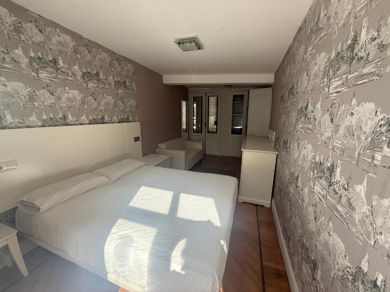 Apartamento en el centro de Santander en la plaza Juan Carlos I - image 6