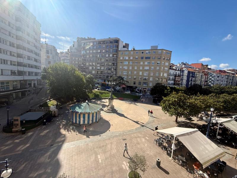 Apartamento en el centro de Santander en la plaza Juan Carlos I - image 25