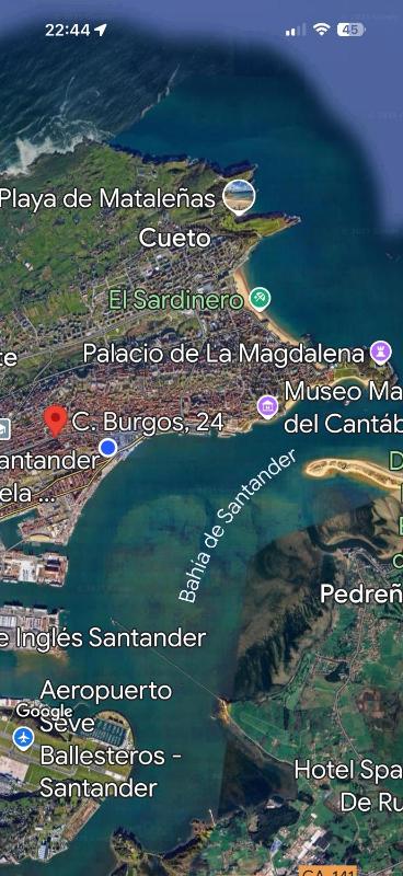 Apartamento en el centro de Santander en la plaza Juan Carlos I - image 2