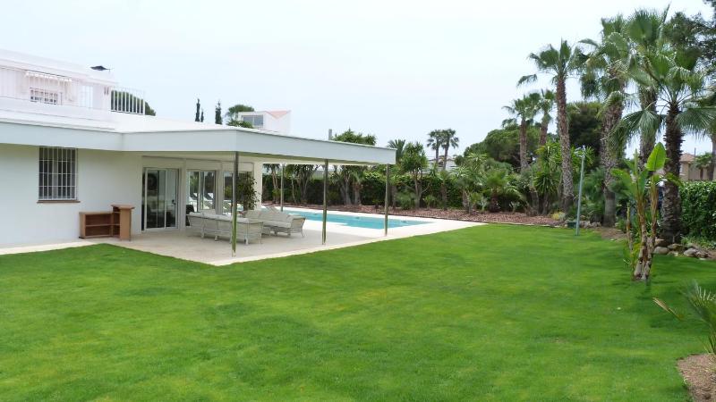 Luxury Beach House - image 38