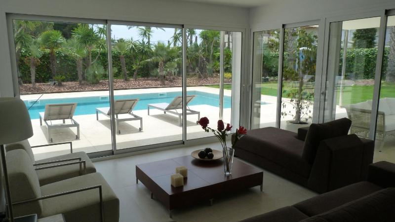 Luxury Beach House - image 8