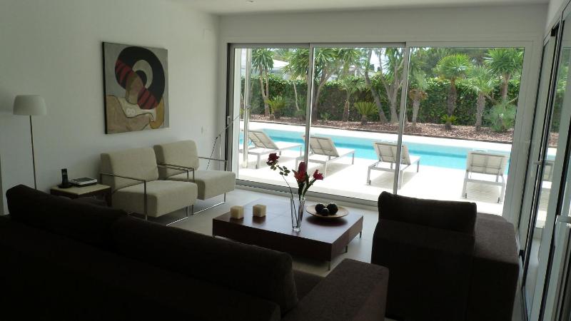 Luxury Beach House - image 9