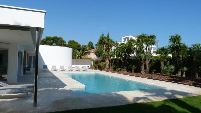 Luxury Beach House - image 17