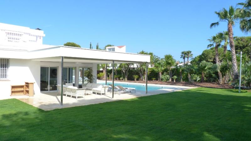 Luxury Beach House - image 13