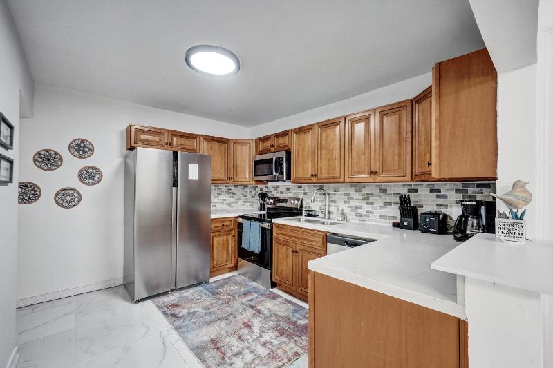 Charming 3 bedroom getaway house in Hollywood - image 6