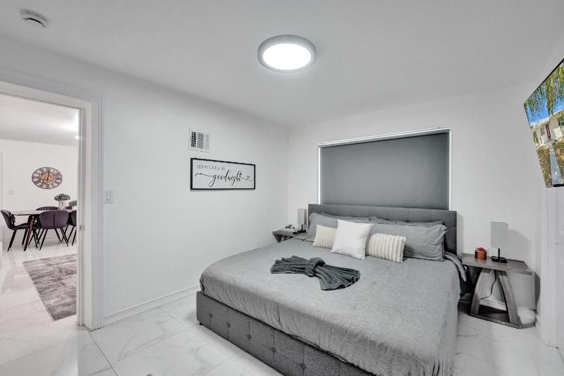 Charming 3 bedroom getaway house in Hollywood - image 16
