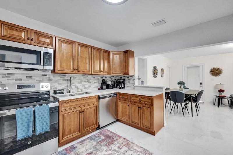 Charming 3 bedroom getaway house in Hollywood - image 42