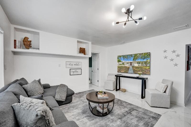 Charming 3 bedroom getaway house in Hollywood - image 23