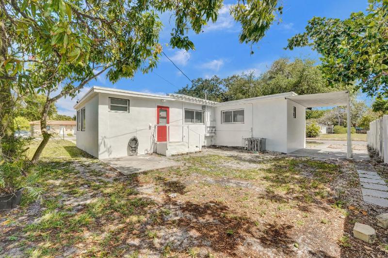 Charming 3 bedroom getaway house in Hollywood - image 37