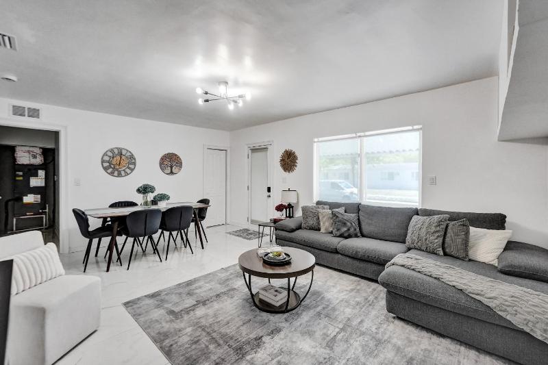 Charming 3 bedroom getaway house in Hollywood - image 39