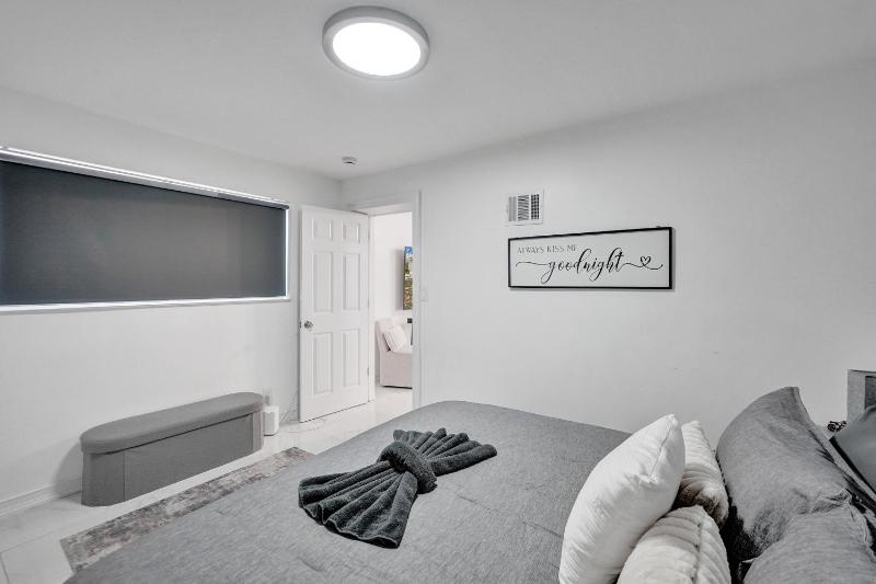 Charming 3 bedroom getaway house in Hollywood - image 31