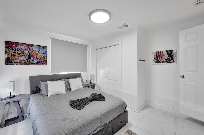 Charming 3 bedroom getaway house in Hollywood - image 41