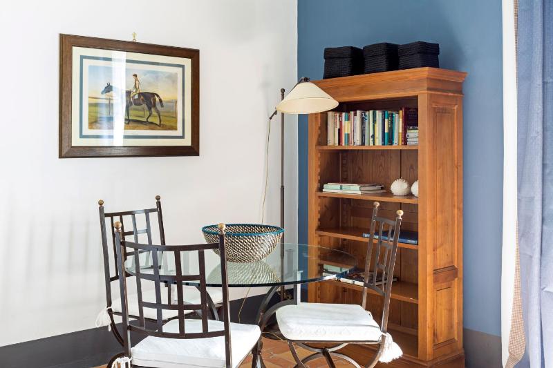 Family Room (3 Adults + 1 Child) image 2