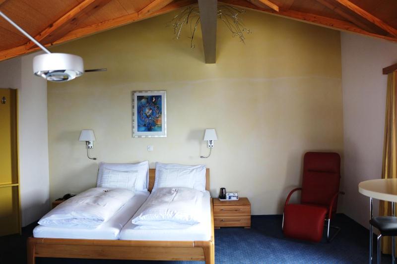 Standard Double Room image 4