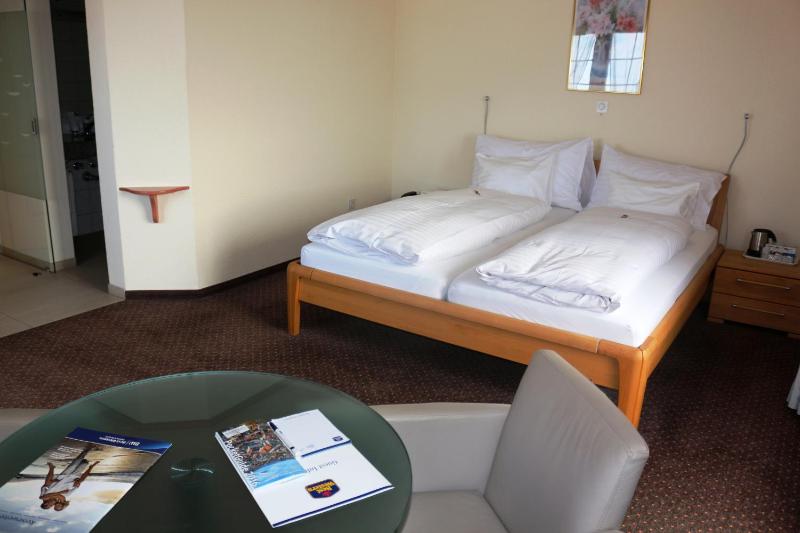 Standard Double Room image 3