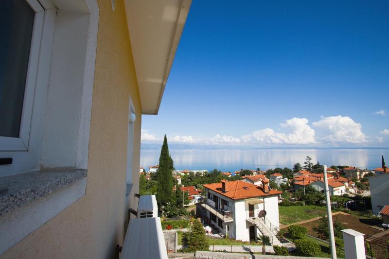 One-Bedroom Apartment with Balcony and Sea View image 3