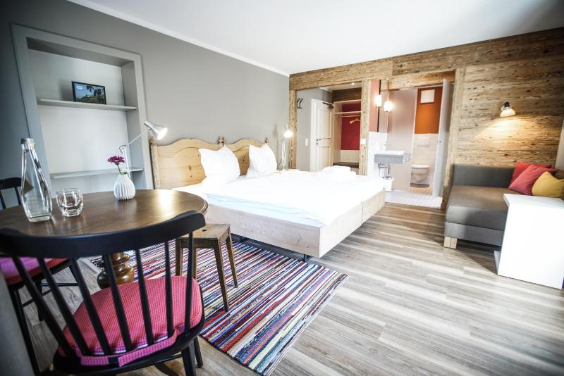 Deluxe Triple Room image 1