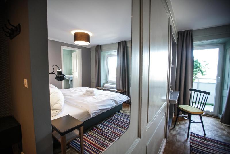 Deluxe Double Room with Balcony image 2