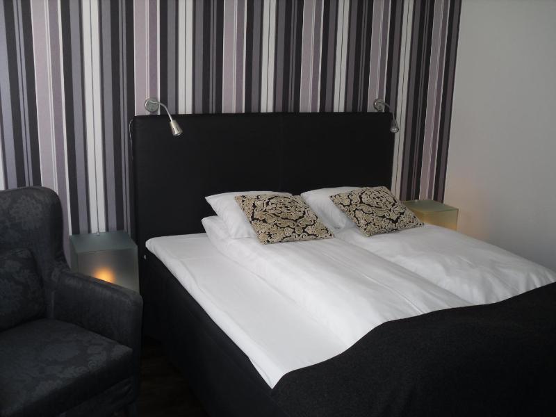 Standard Double Room image 4