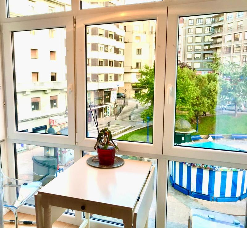 Apartamento en el centro de Santander en la plaza Juan Carlos I - image 9