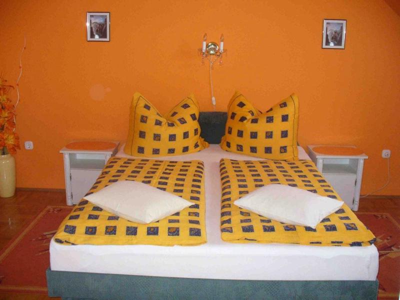 Triple Room with Bathroom image 2