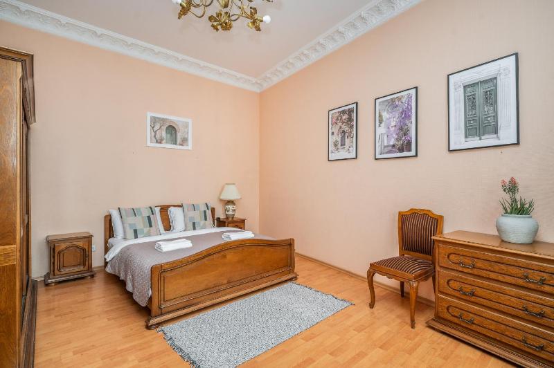 Heritage One Bedr Apartment by the Gates of Dawn by Reside Baltic - image 7