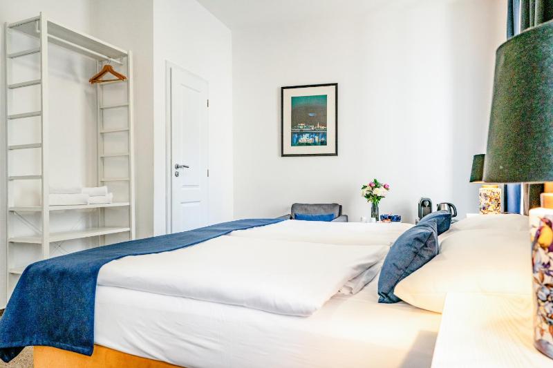 BlueBell Hotel - image 2