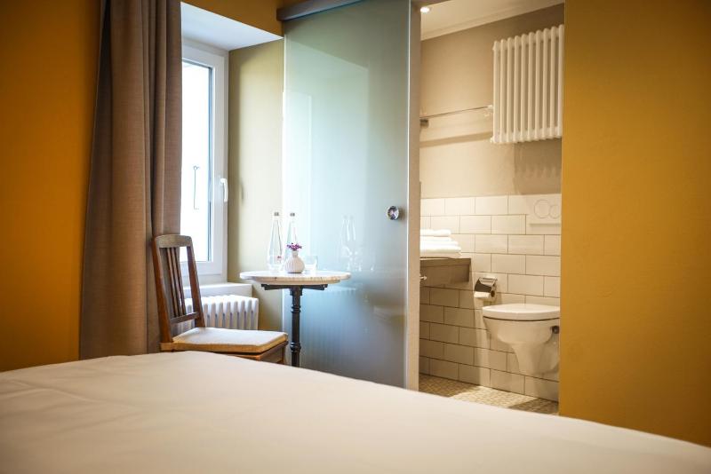 Classic Double Room image 2