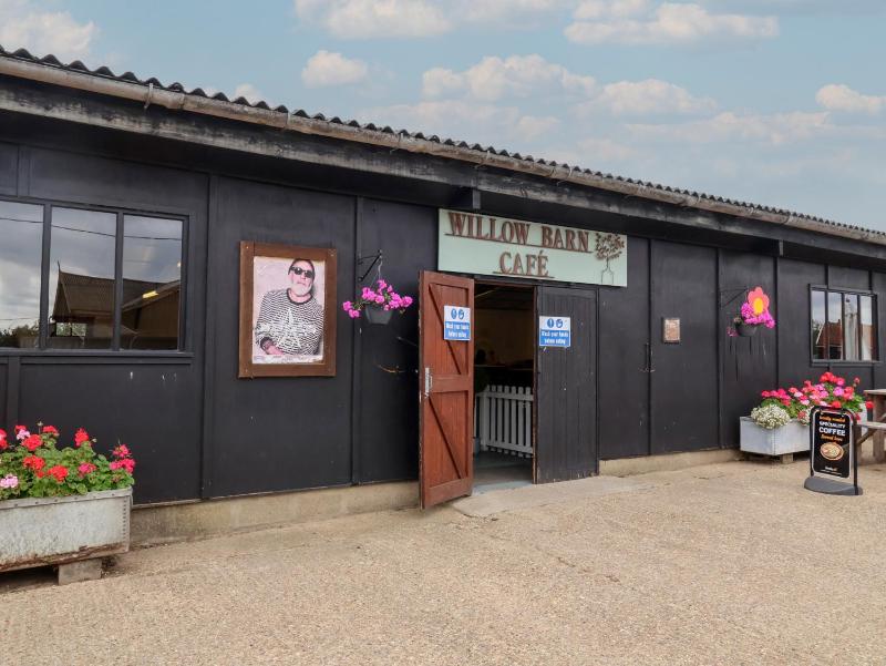 Molly Cow Shed 6 - image 16