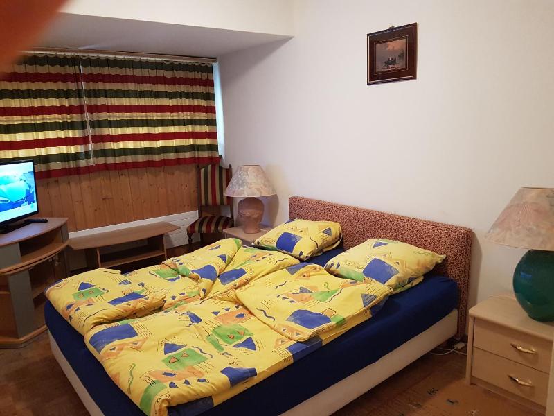 Double Room with Shard Bathroom and Mountain View image 3