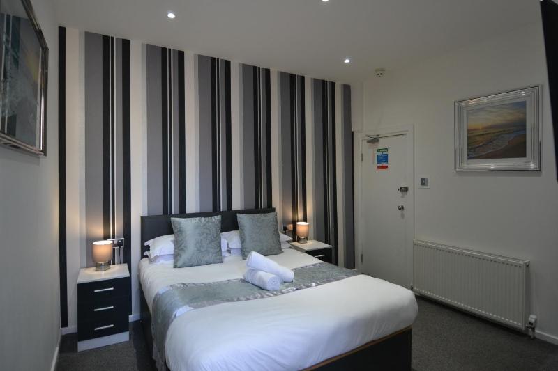 Hotel 33 - image 43