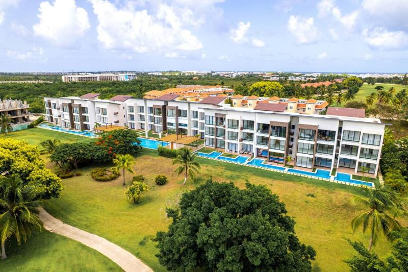 Elegant Cocotal 2BD Condo - image 5