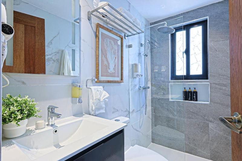 Elegant Cocotal 2BD Condo - image 17