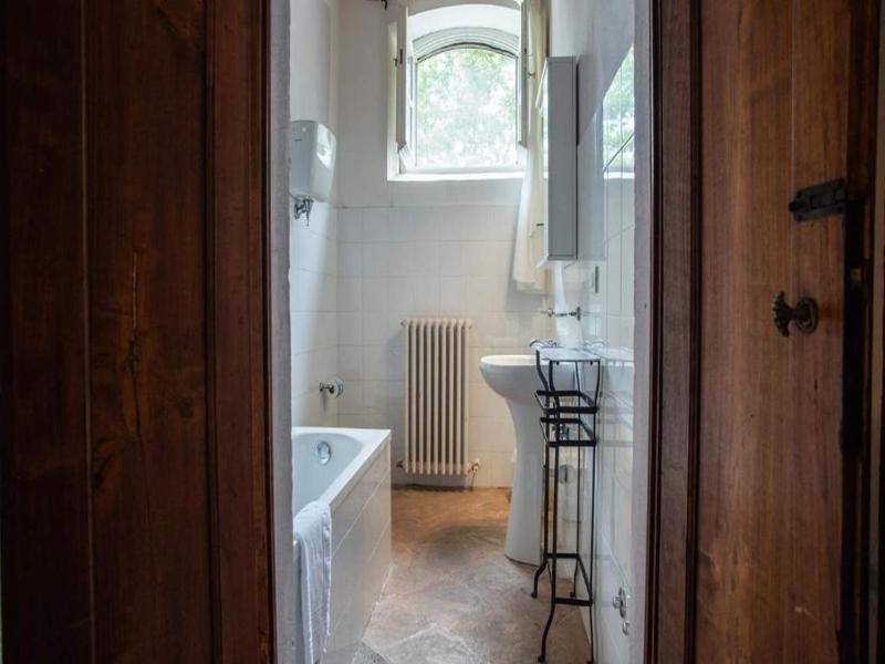 Apartment in farmhouse with pool - image 15
