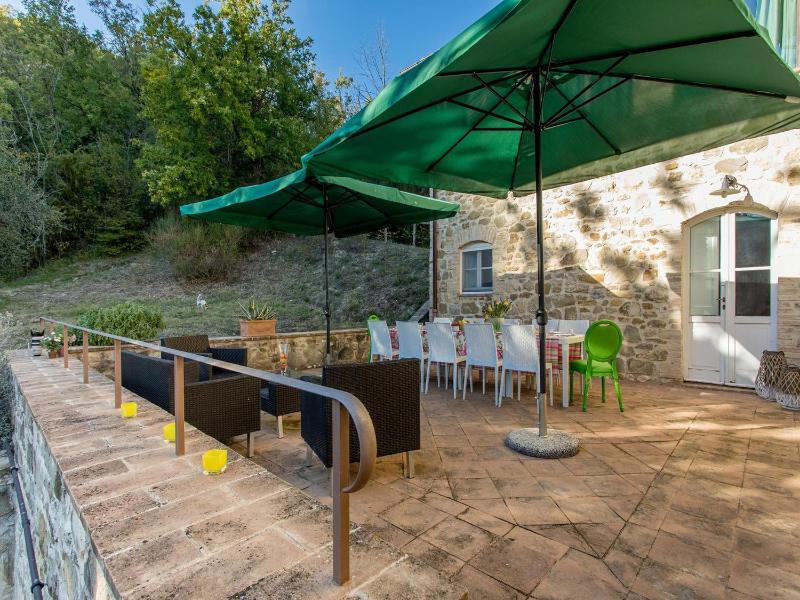 Apartment in a farmhouse with swimming pool - image 20