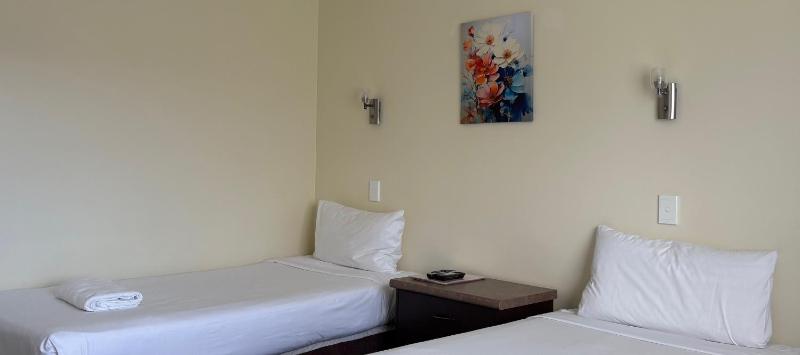 Devonwood Motel - image 32