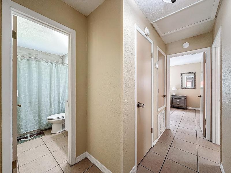 2737 Bel Aire Circle - image 31