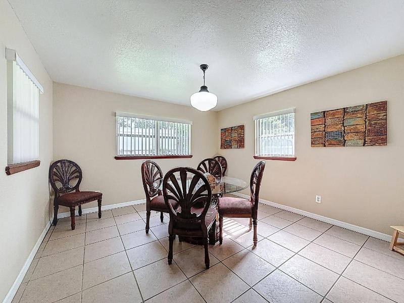 2737 Bel Aire Circle - image 32
