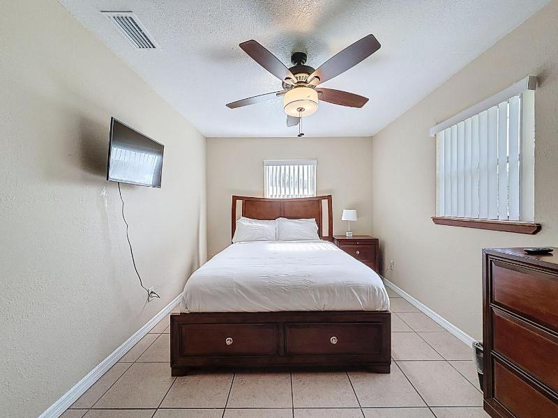 2737 Bel Aire Circle - image 16