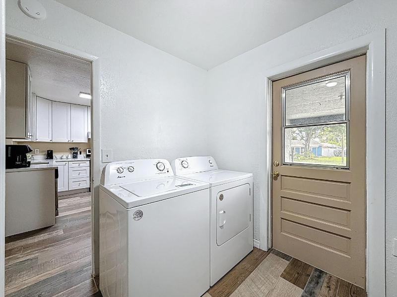 2737 Bel Aire Circle - image 34
